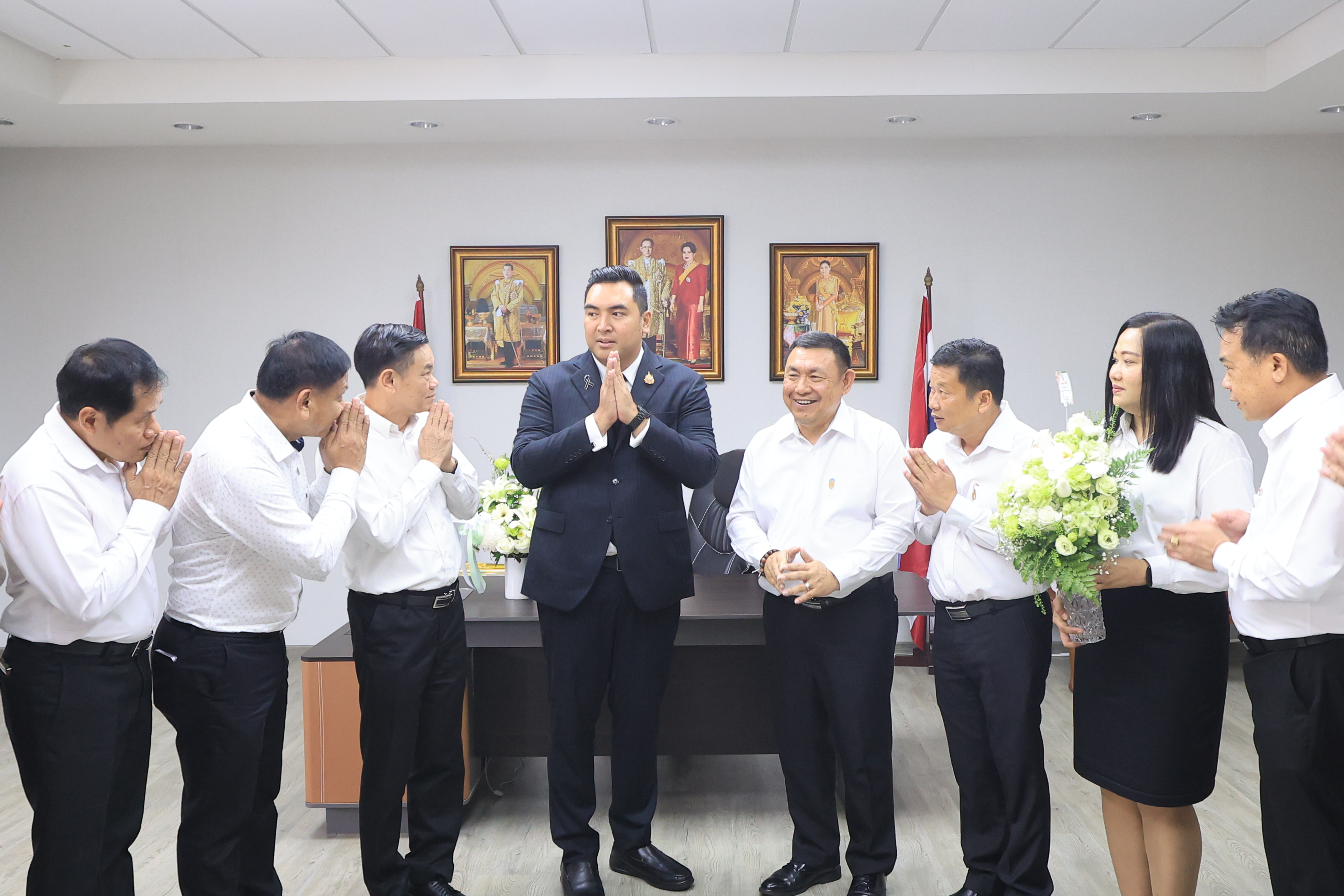 title - คณะผู้บริหาร ส.ป.ก. ร่วมแสดงความยินดีในโอกาสเข้ารับตำแหน่งของรัฐมนตรีว่าการกระทรวงเกษตรและสหกรณ์ และรัฐมนตรีช่วยว่าการกระทรวงเกษตรและสหกรณ์ 